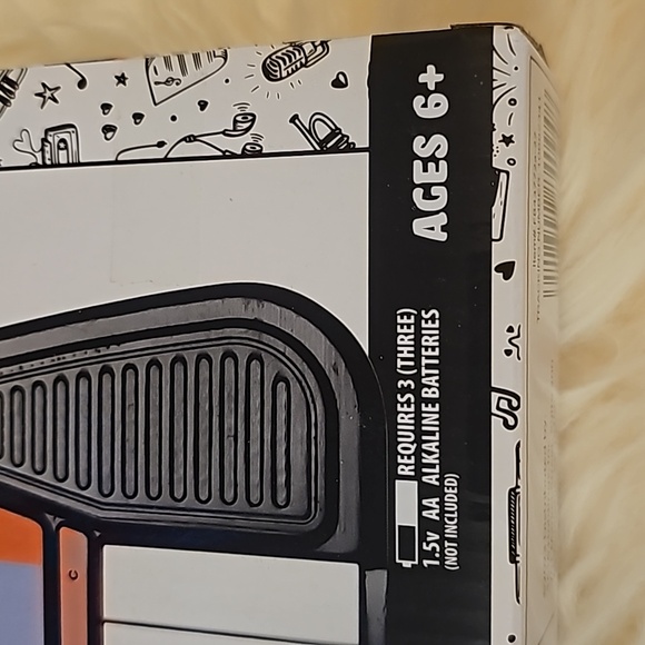 ELECTRONIC KEYBOARD - Picture 3 of 9